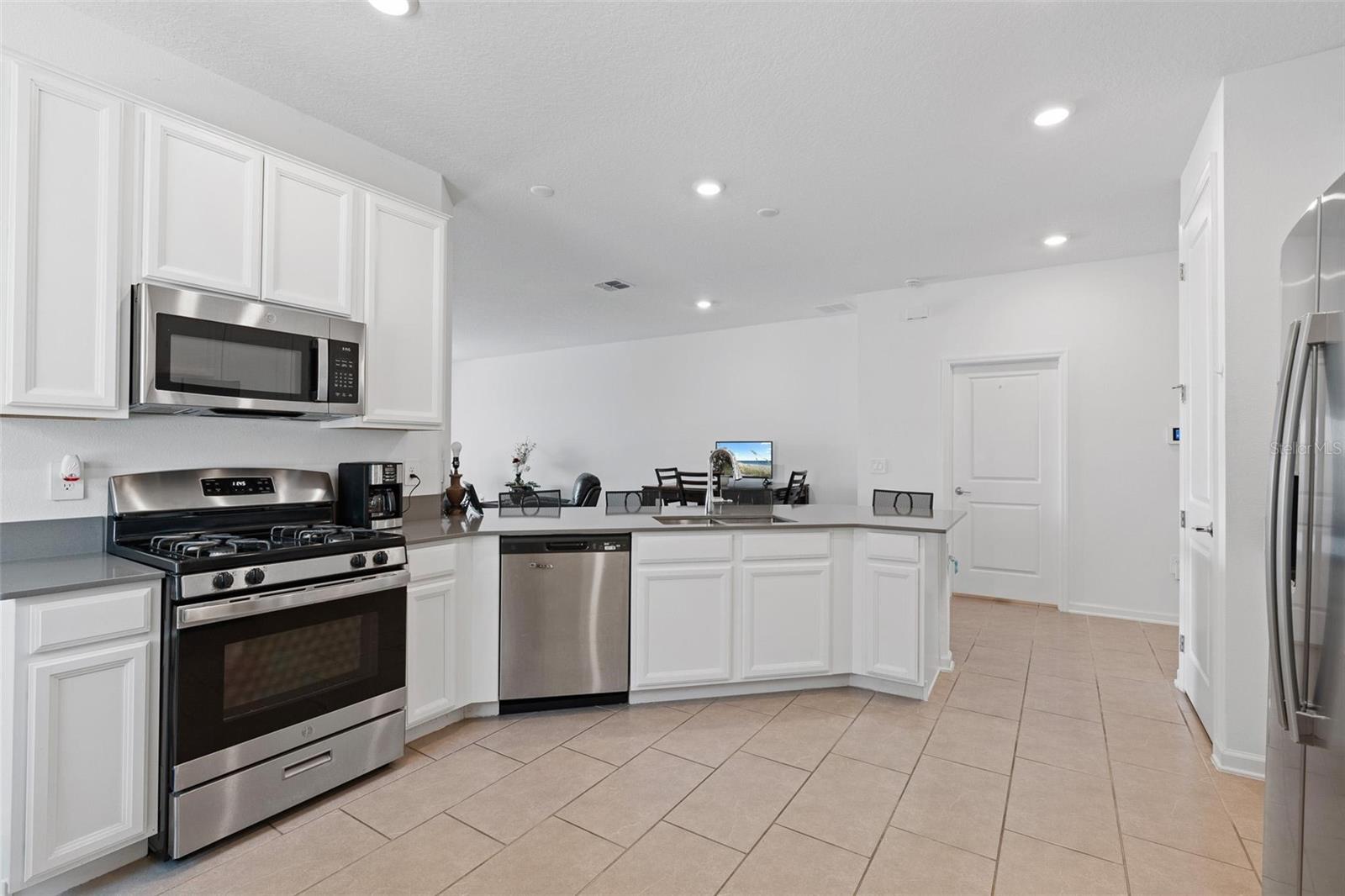 Image 4 of 44 For 34568 Shellback Street