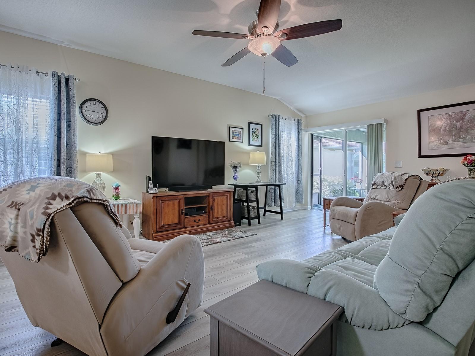 Image 13 of 47 For 307 Stonington Way