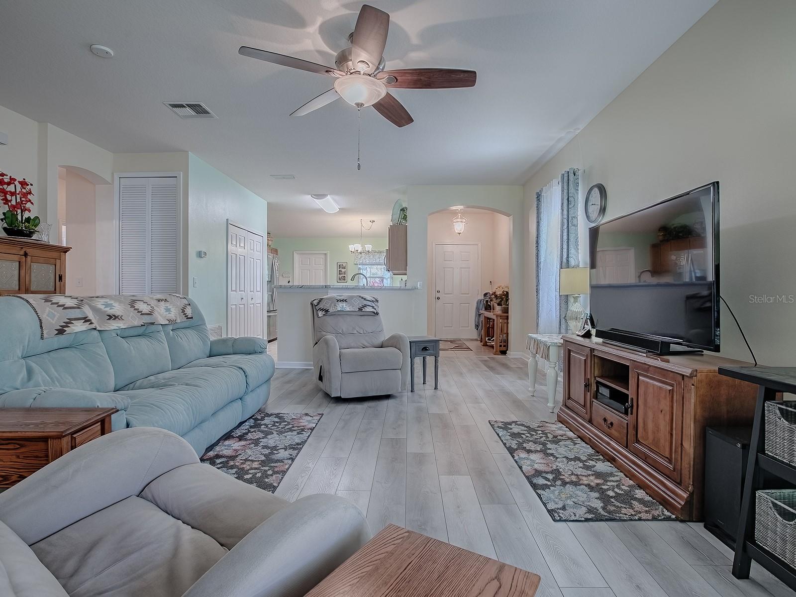 Image 17 of 47 For 307 Stonington Way