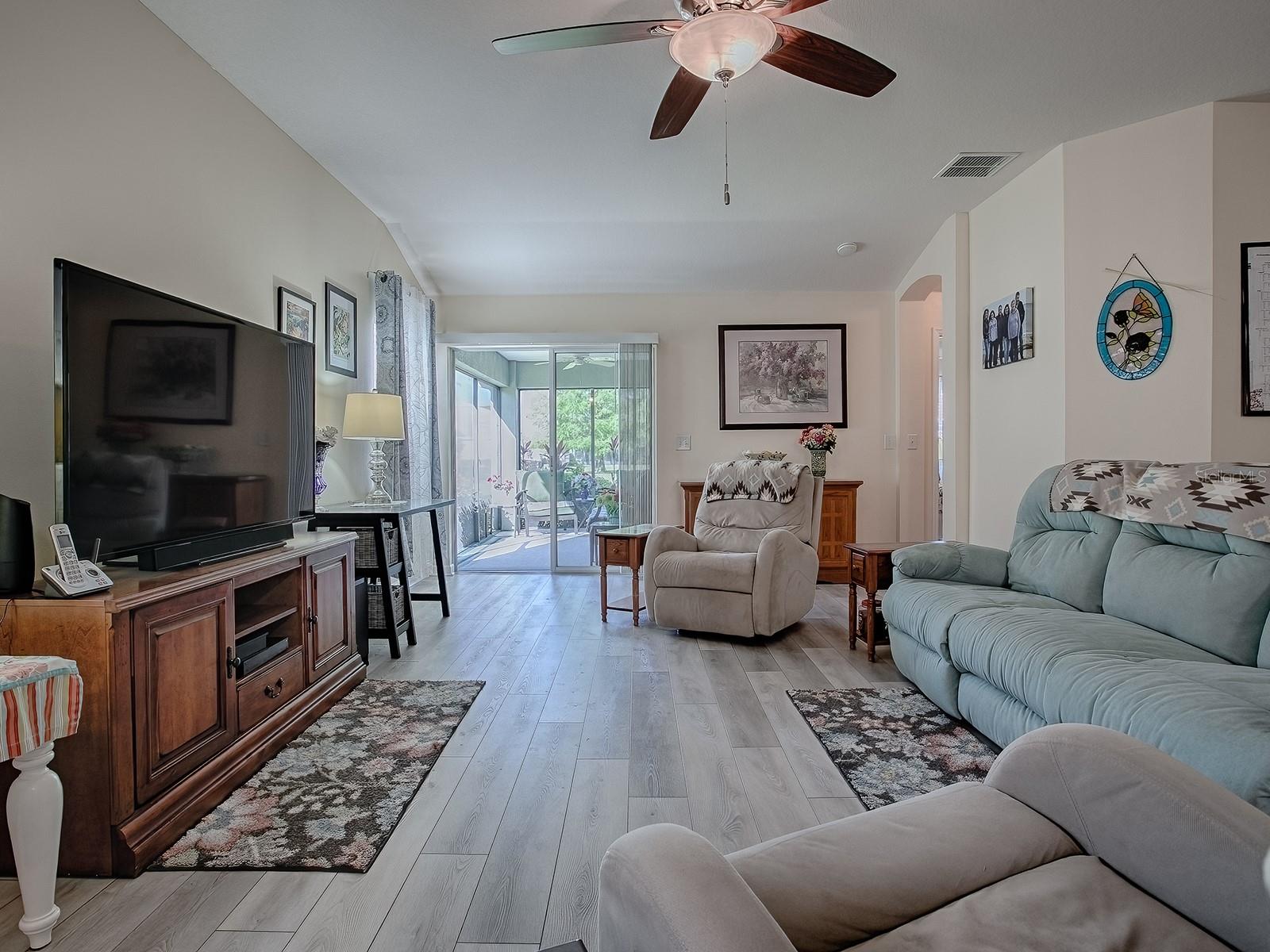 Image 18 of 47 For 307 Stonington Way