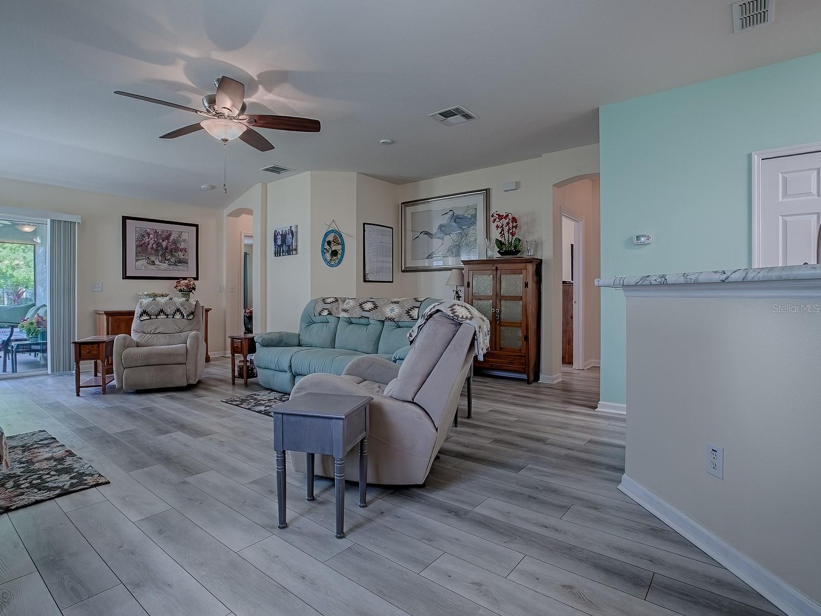 Image 20 of 47 For 307 Stonington Way