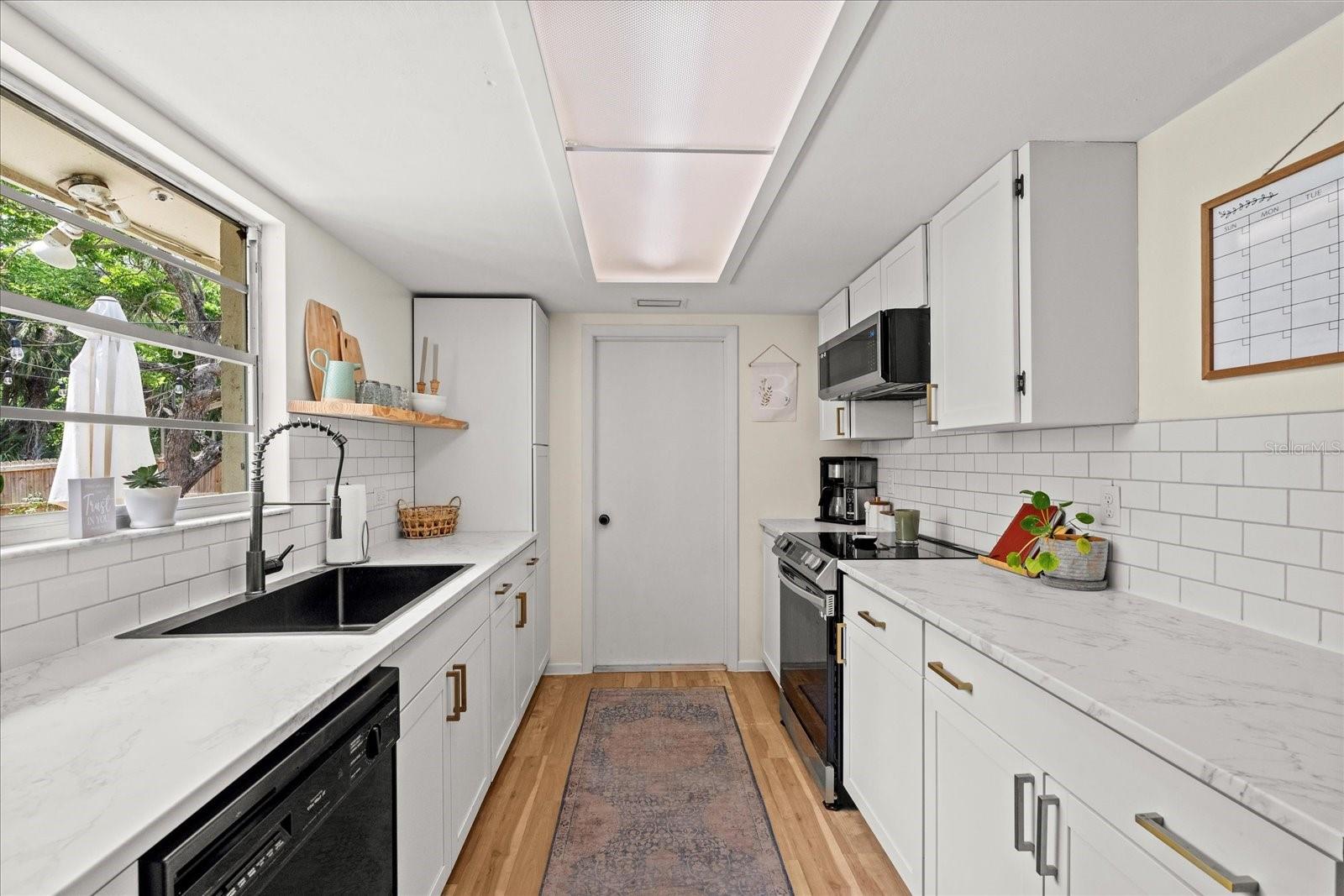 Image 12 of 34 For 736 Lindenwood Circle W