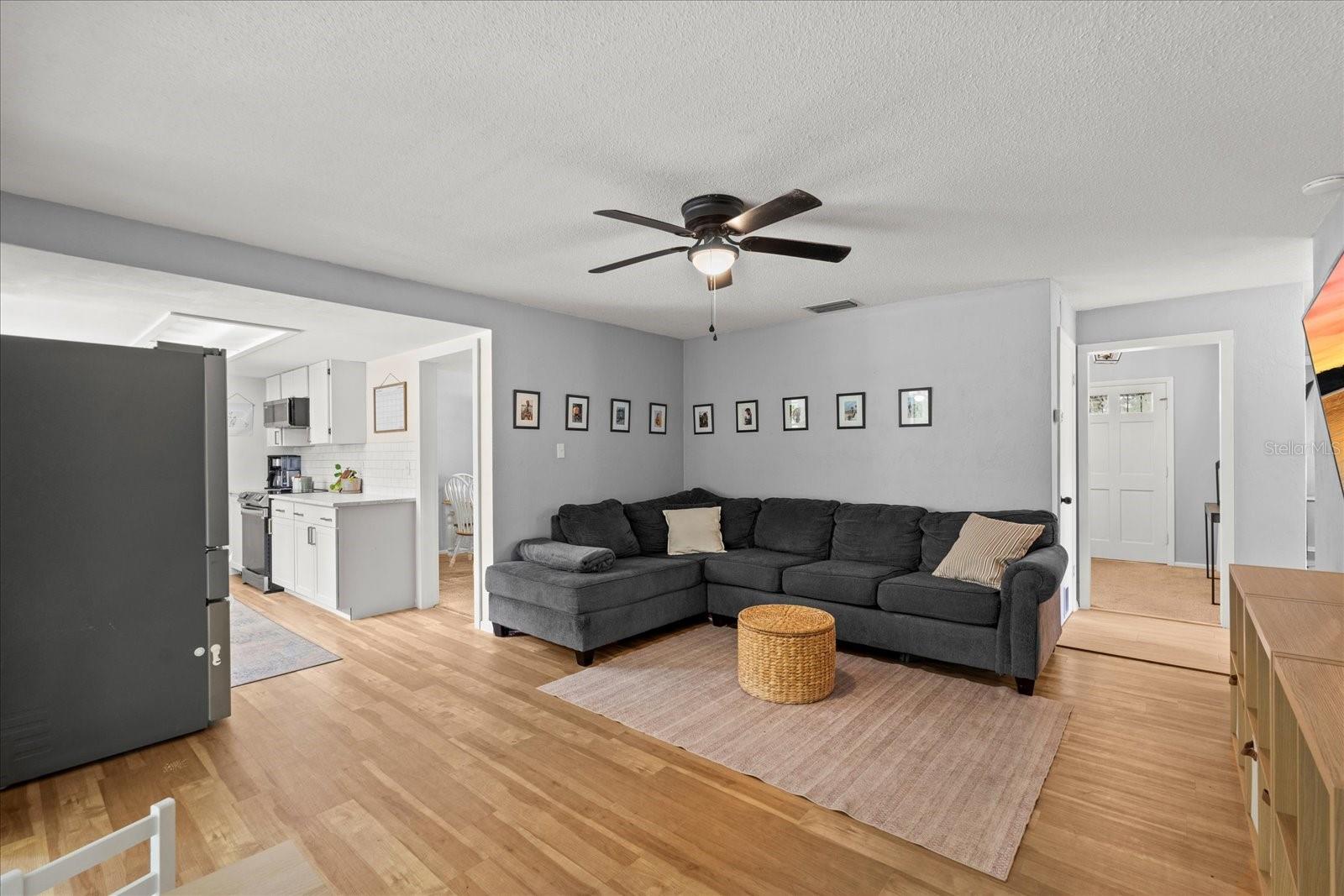 Image 15 of 34 For 736 Lindenwood Circle W
