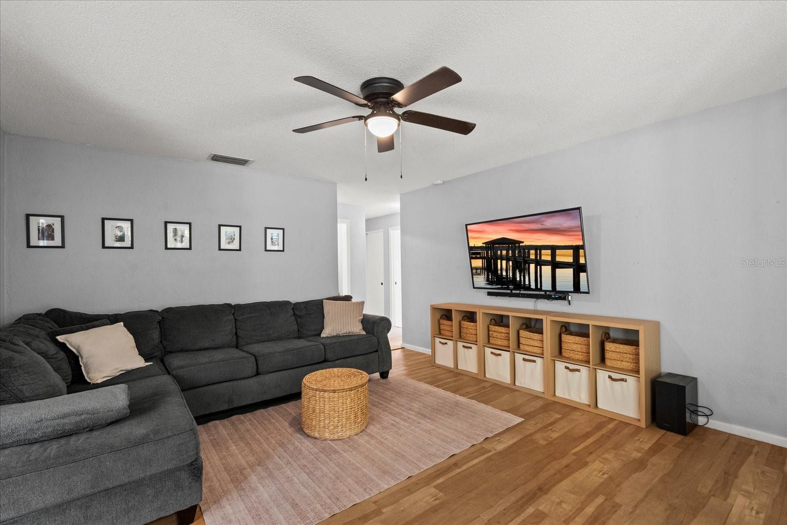 Image 17 of 34 For 736 Lindenwood Circle W