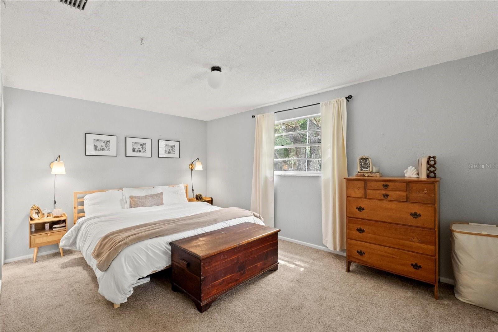 Image 19 of 34 For 736 Lindenwood Circle W
