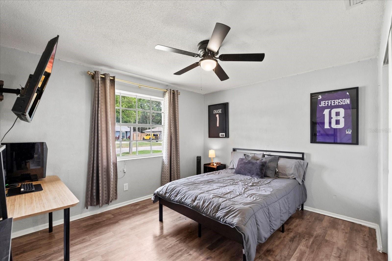 Image 23 of 34 For 736 Lindenwood Circle W