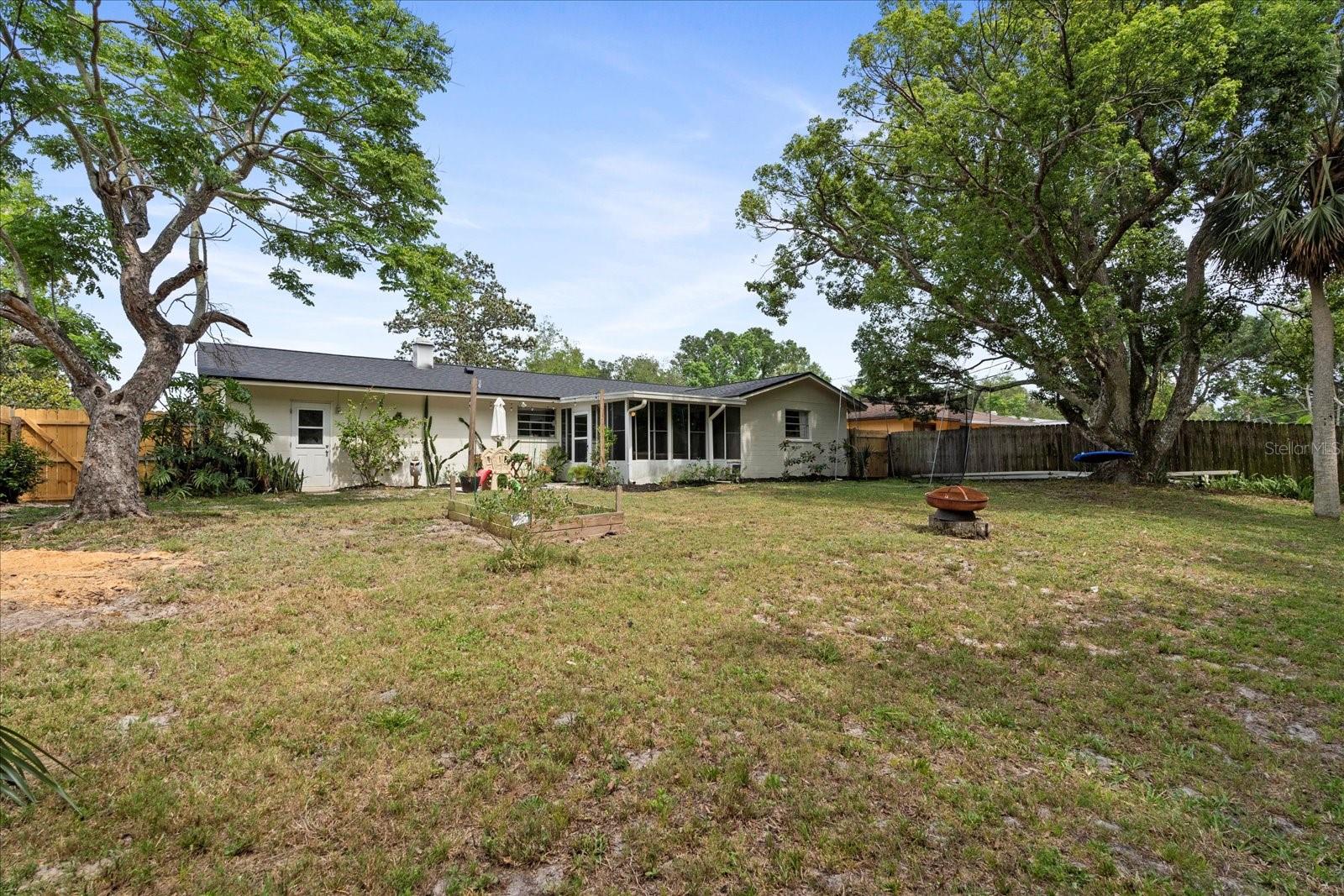 Image 28 of 34 For 736 Lindenwood Circle W