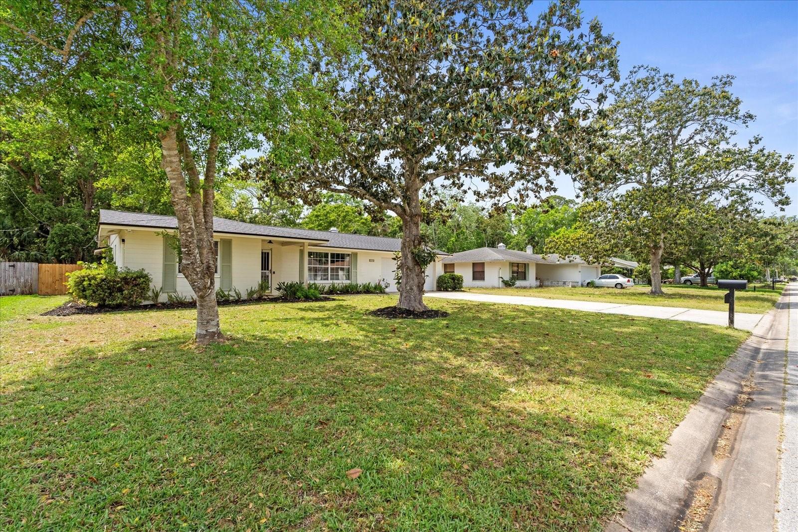 Image 33 of 34 For 736 Lindenwood Circle W