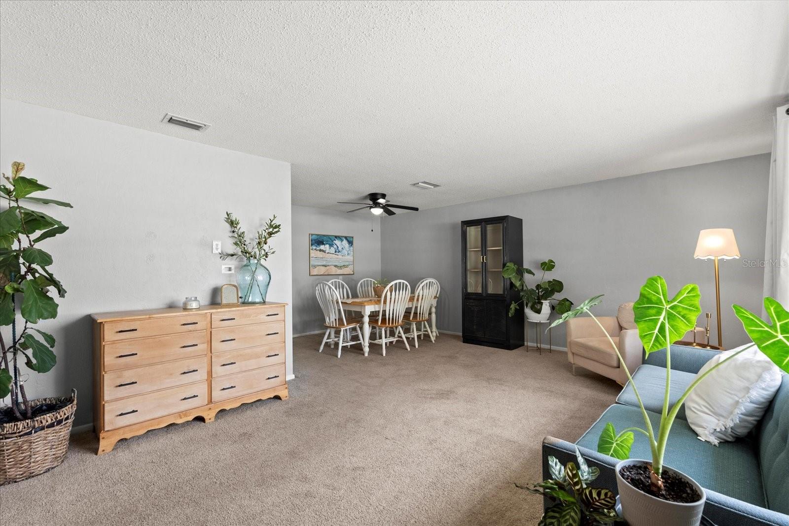 Image 7 of 34 For 736 Lindenwood Circle W