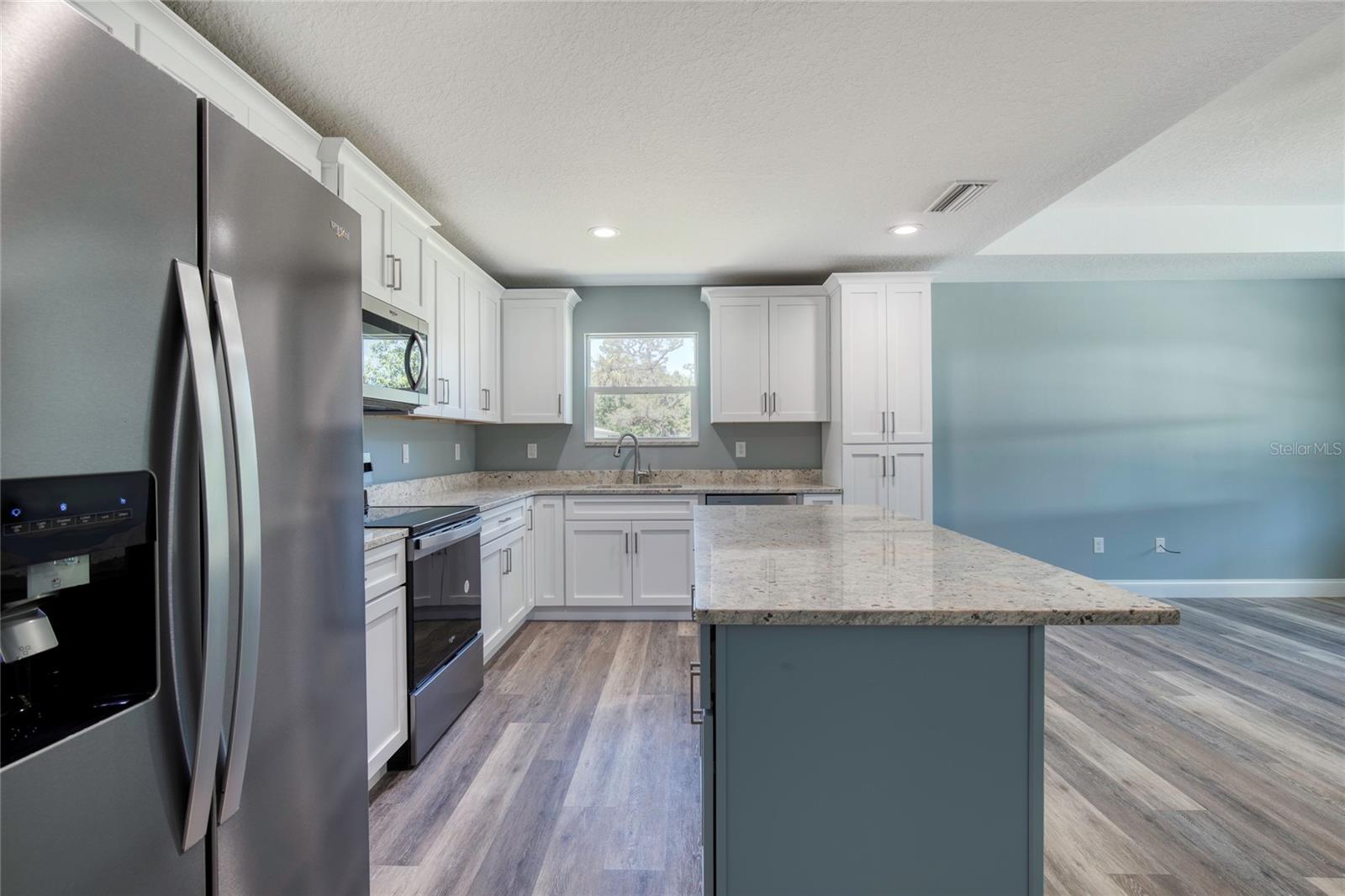 Image 11 of 44 For 1598 Montgomery Avenue