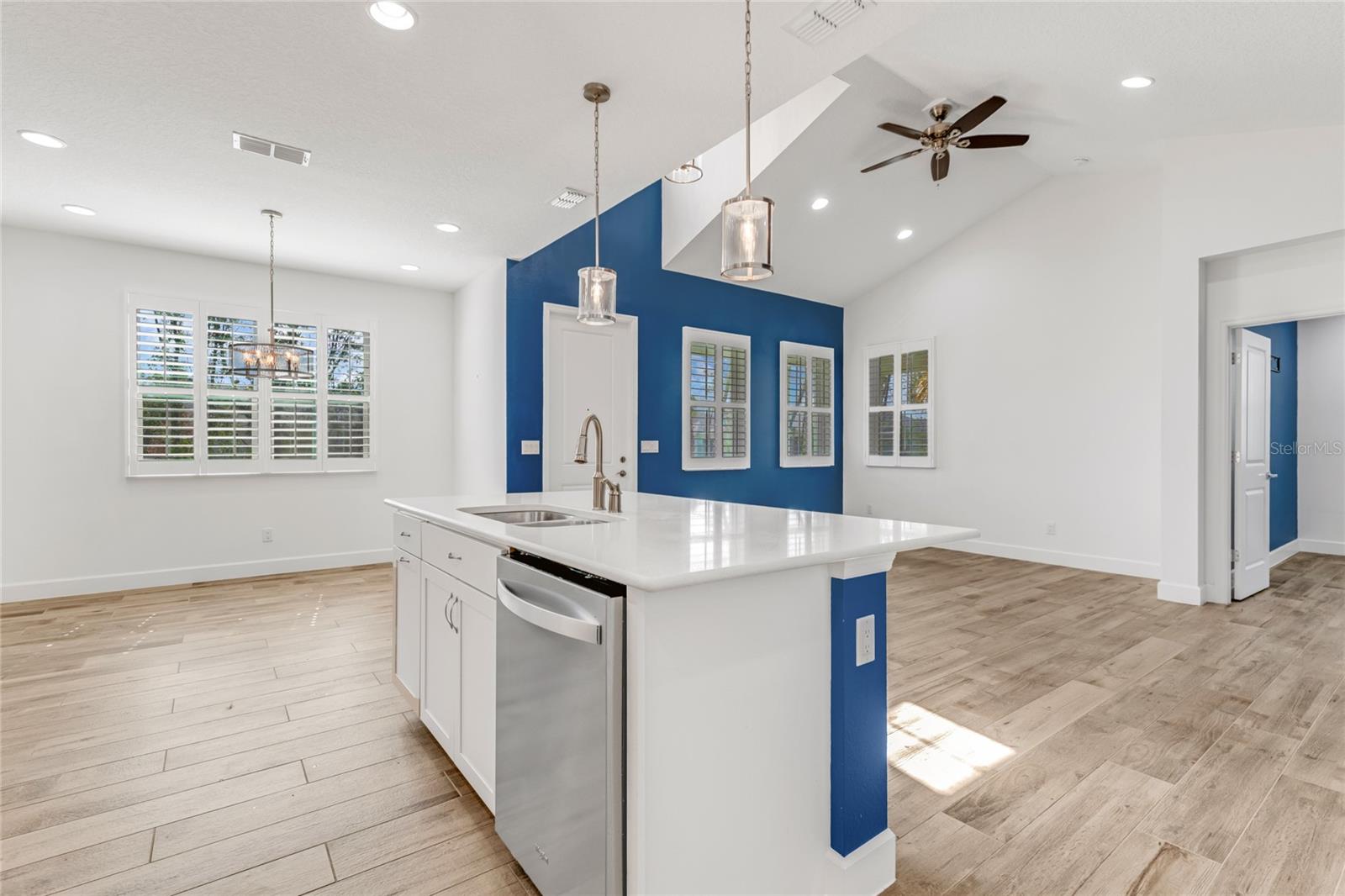 Image 4 of 37 For 484 Landshark Boulevard