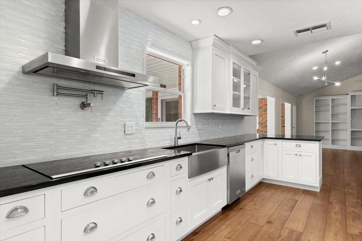 Image 11 of 52 For 6185 Shoreline Drive