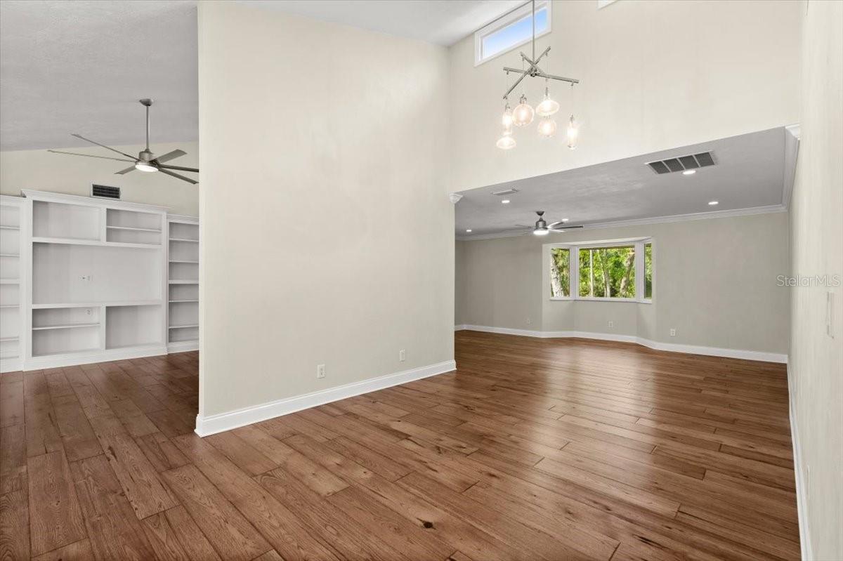 Image 18 of 52 For 6185 Shoreline Drive
