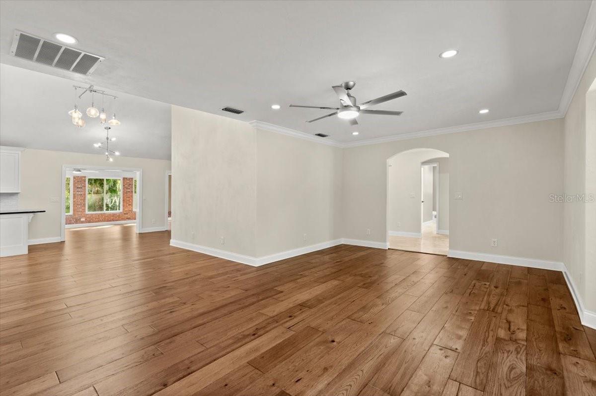 Image 19 of 52 For 6185 Shoreline Drive
