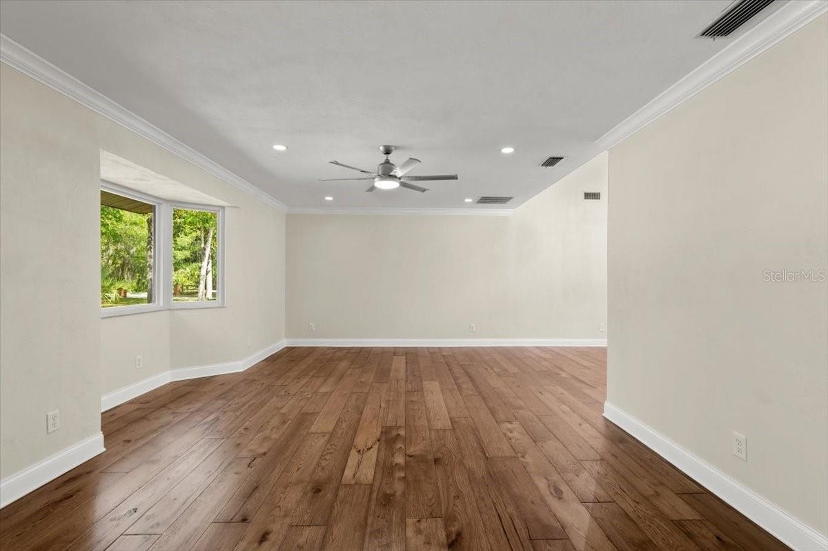 Image 21 of 52 For 6185 Shoreline Drive