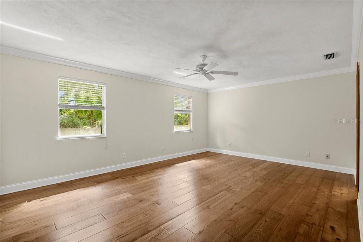 Image 34 of 52 For 6185 Shoreline Drive