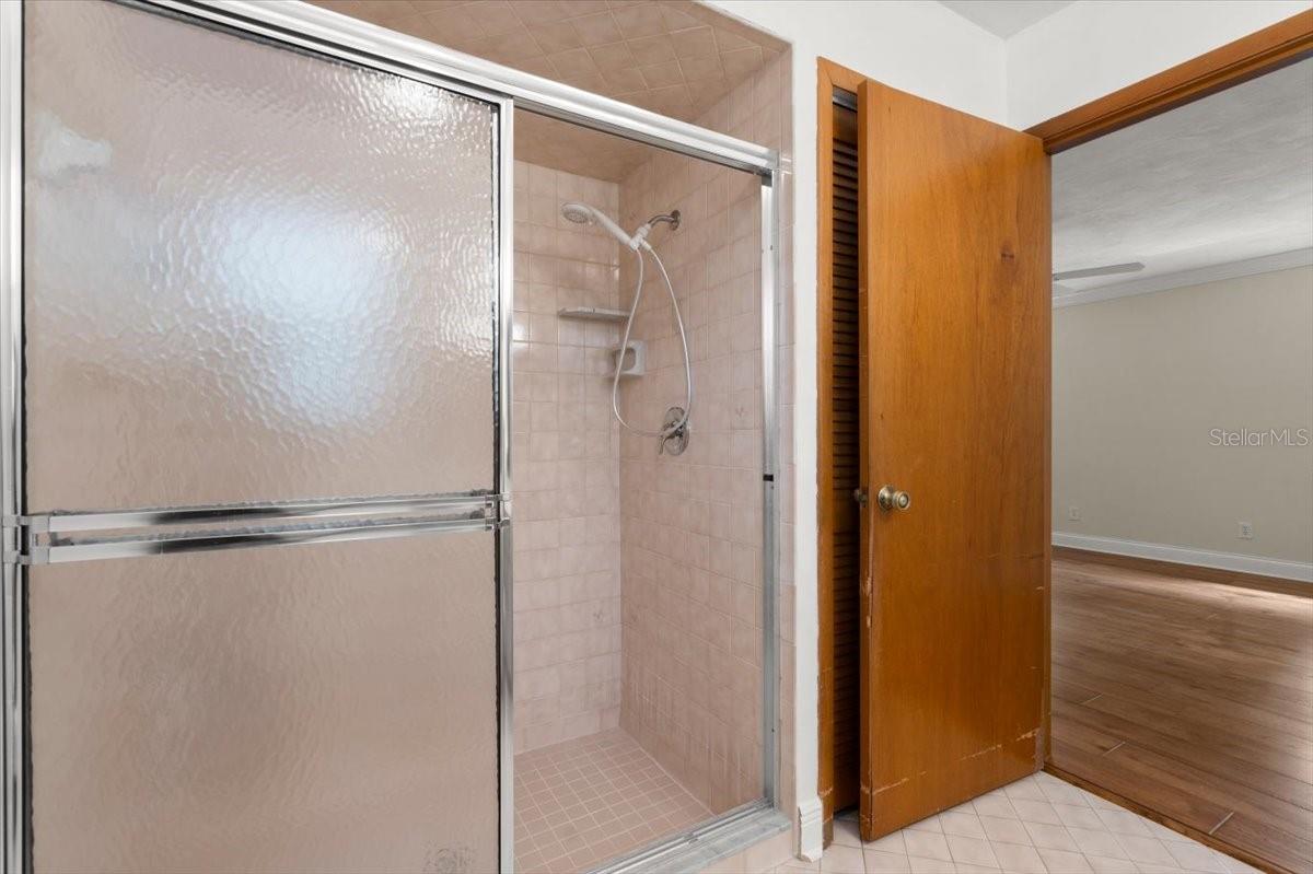 Image 37 of 52 For 6185 Shoreline Drive