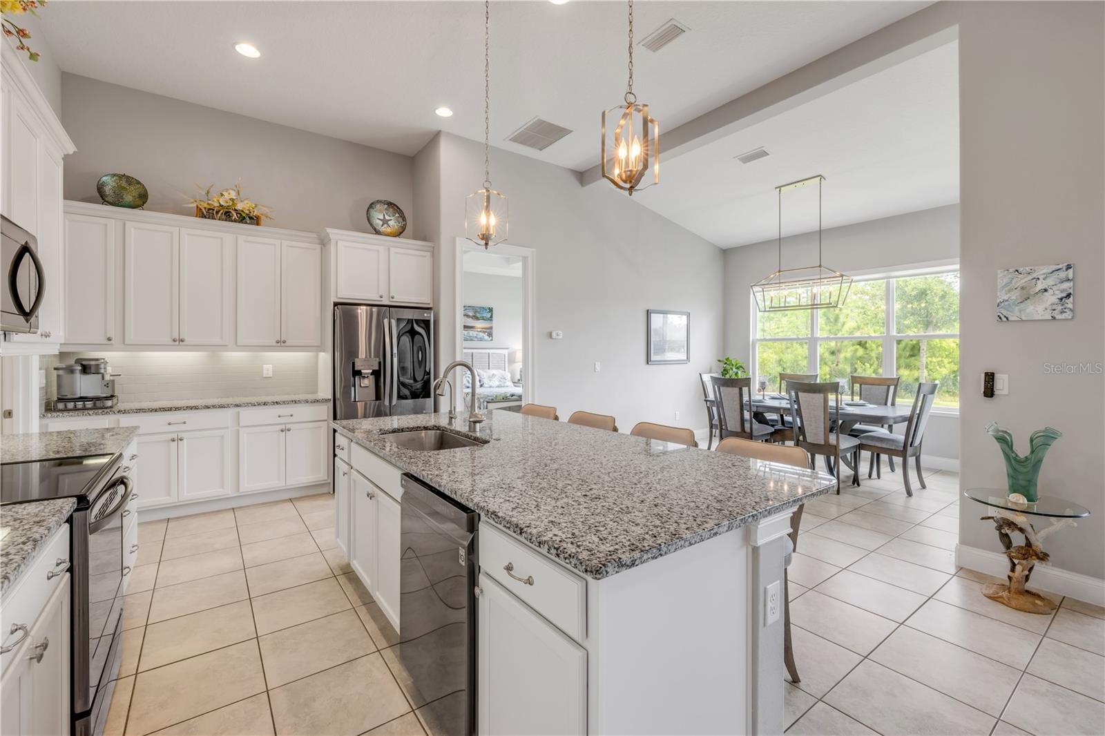Image 12 of 70 For 660 Mosaic Boulevard