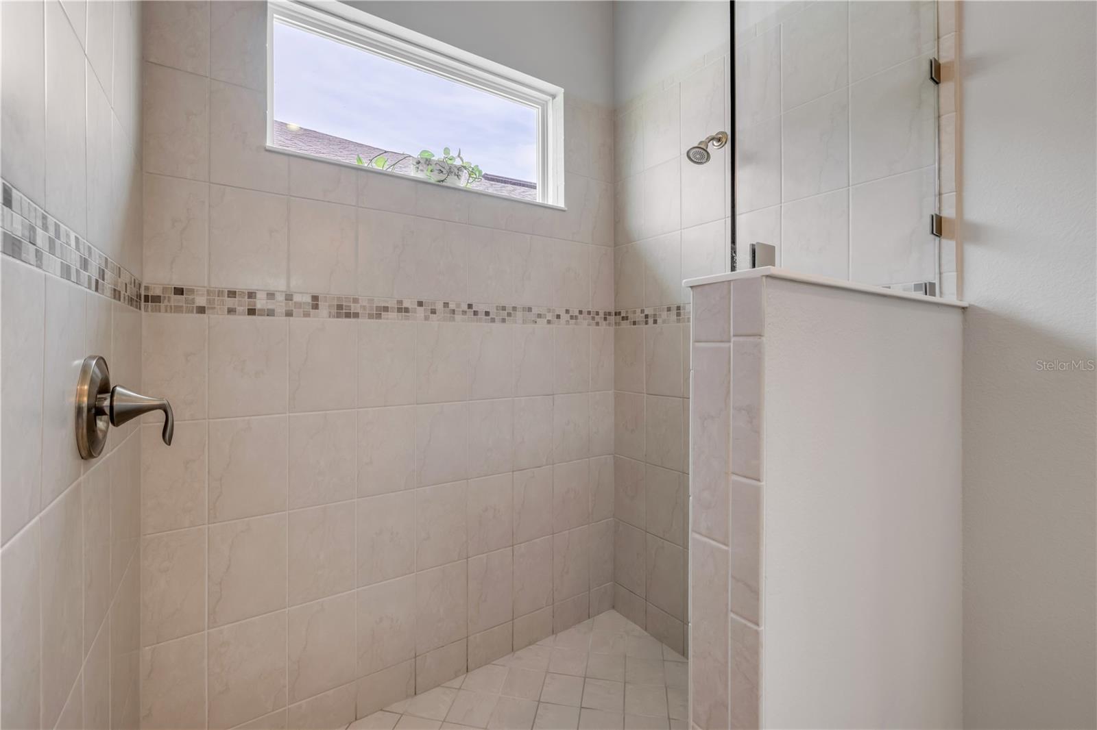 Image 29 of 70 For 660 Mosaic Boulevard