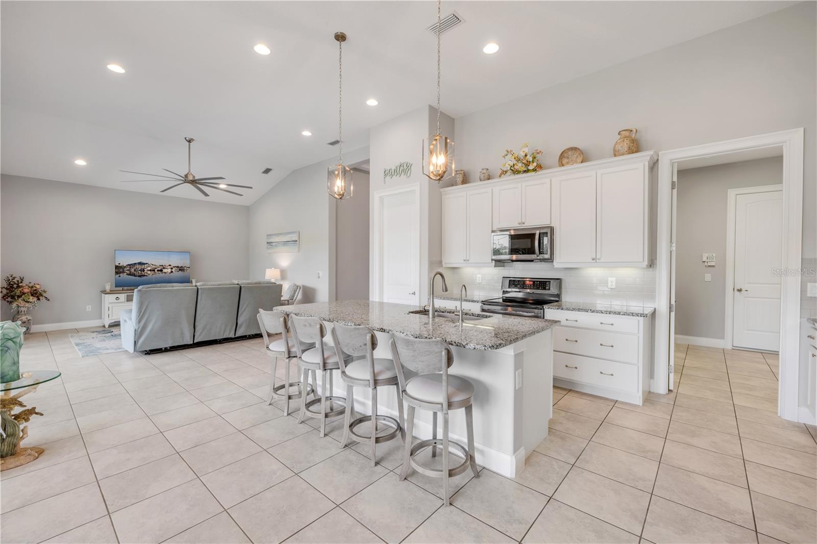 Image 9 of 70 For 660 Mosaic Boulevard