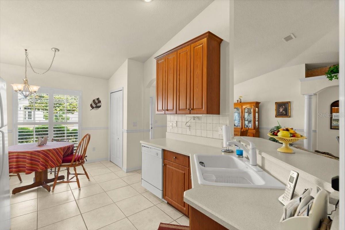 Image 11 of 43 For 979 Leyburn Drive