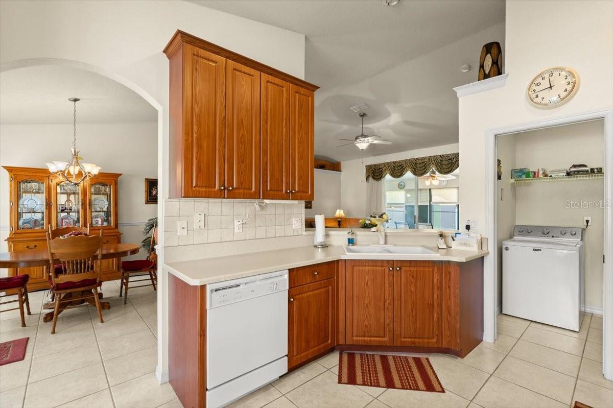 Image 12 of 43 For 979 Leyburn Drive