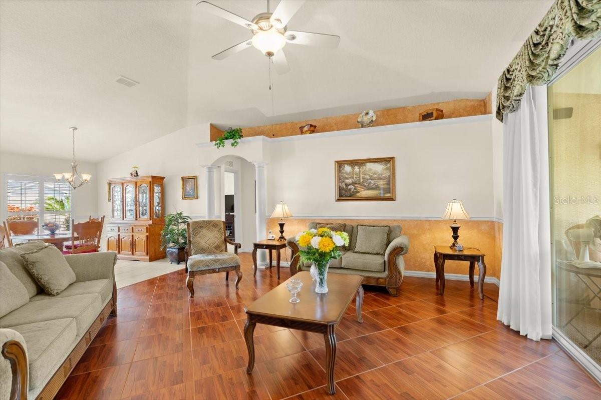 Image 15 of 43 For 979 Leyburn Drive