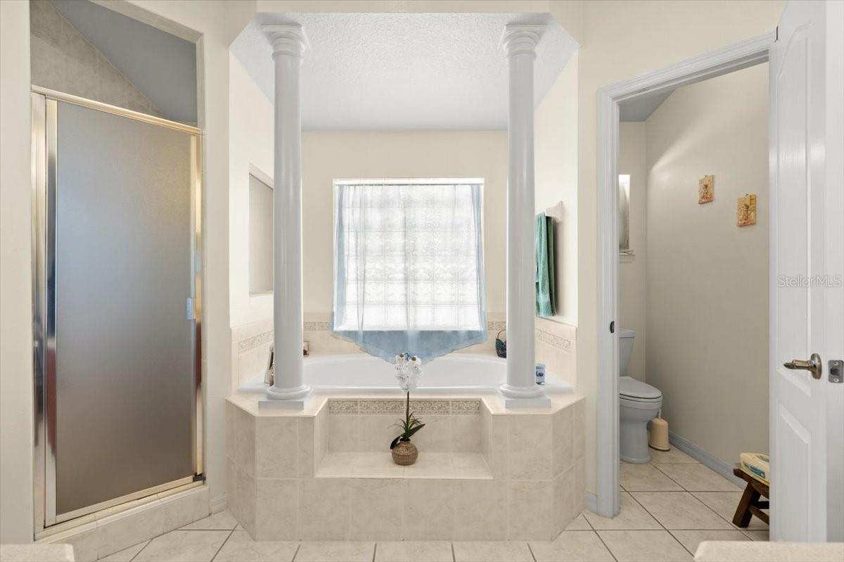 Image 19 of 43 For 979 Leyburn Drive