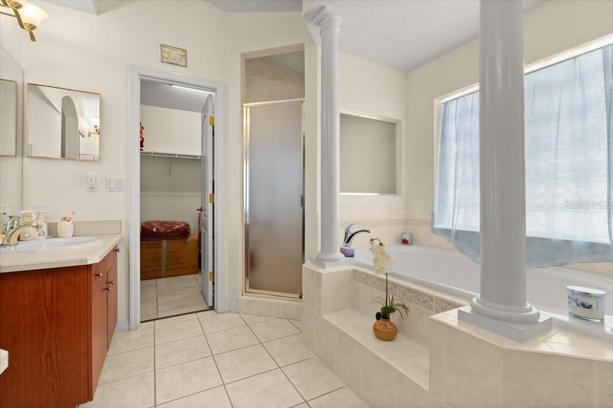 Image 20 of 43 For 979 Leyburn Drive