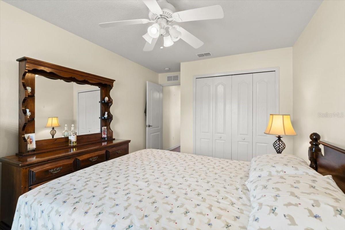 Image 24 of 43 For 979 Leyburn Drive