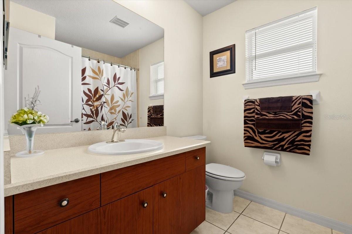 Image 25 of 43 For 979 Leyburn Drive