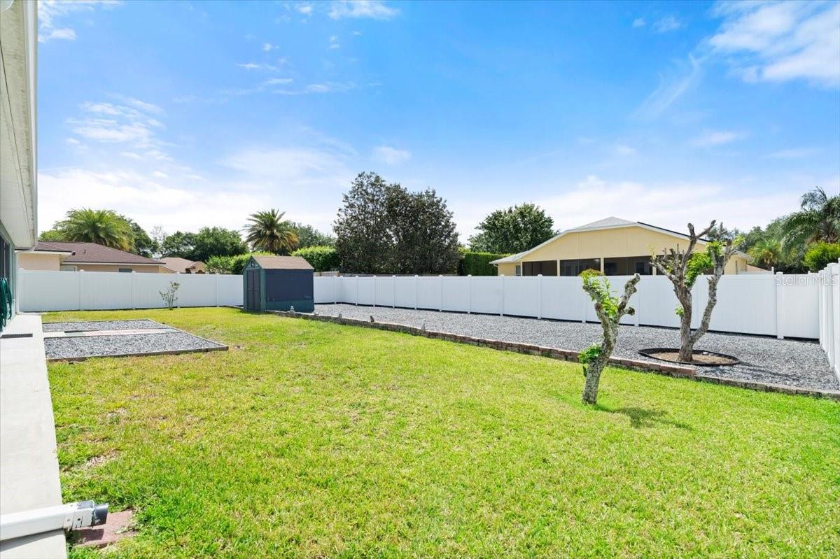 Image 30 of 43 For 979 Leyburn Drive