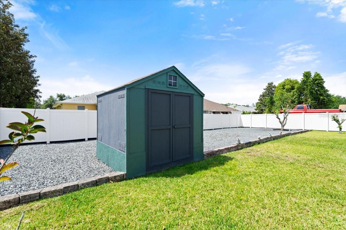 Image 31 of 43 For 979 Leyburn Drive