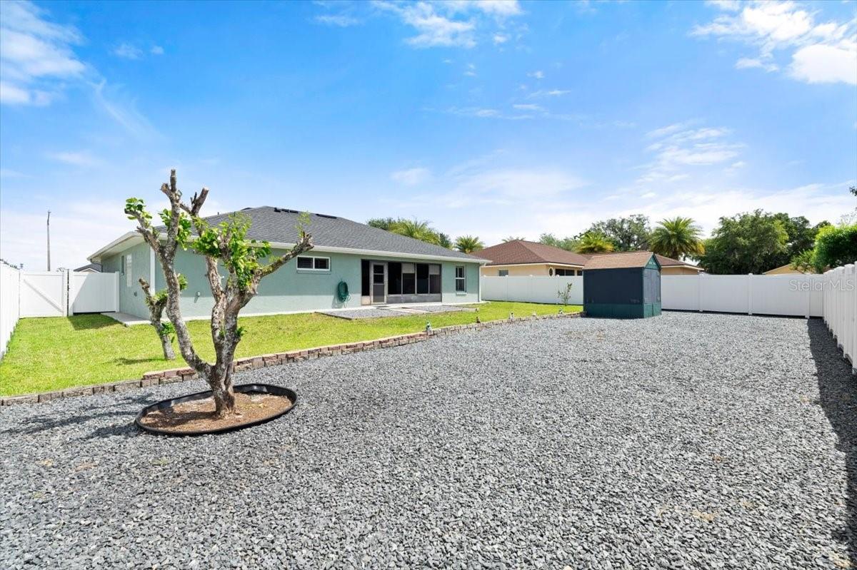 Image 32 of 43 For 979 Leyburn Drive