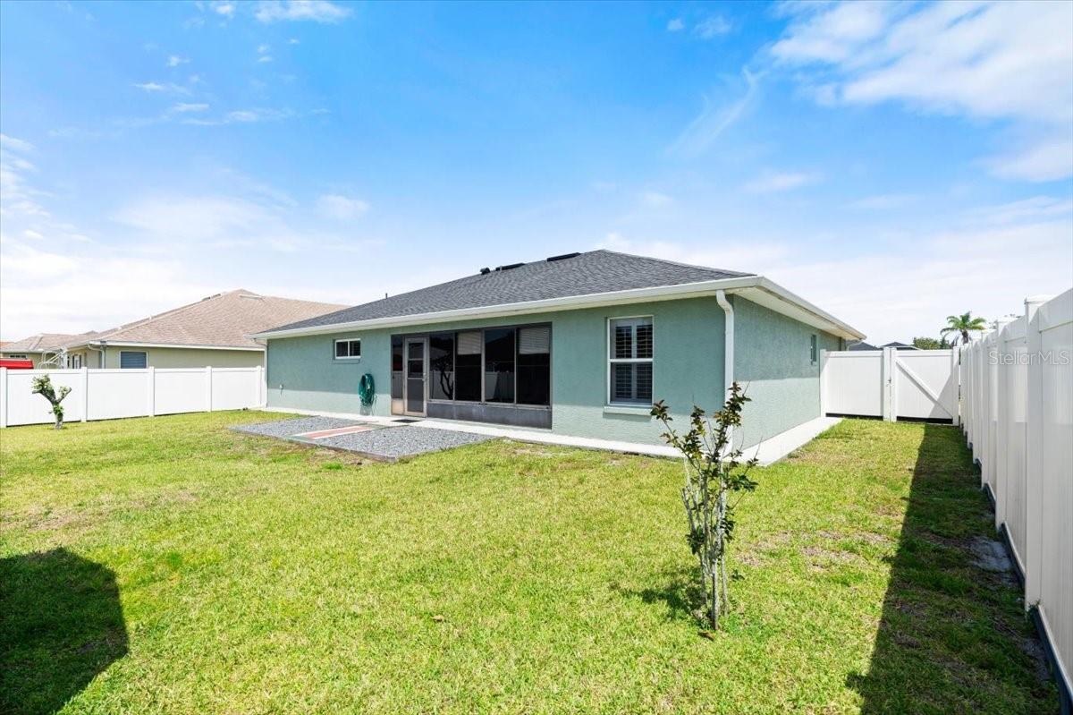 Image 33 of 43 For 979 Leyburn Drive