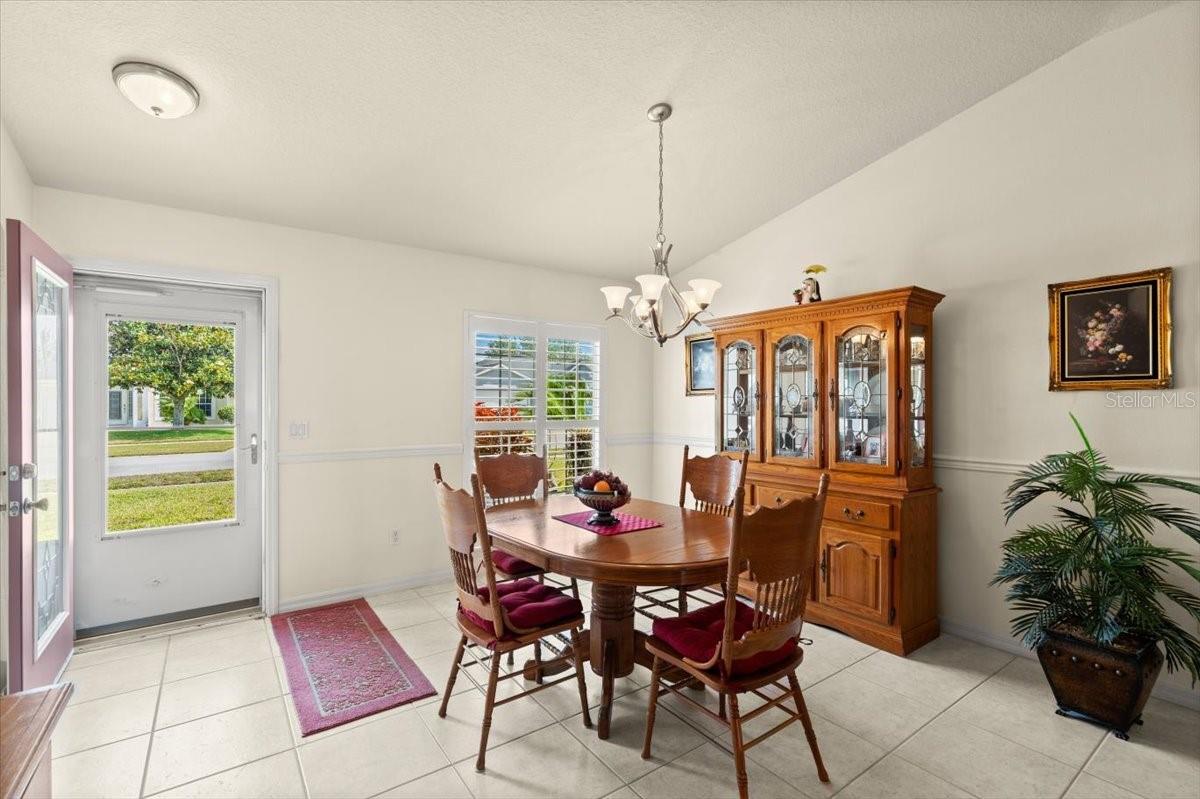 Image 5 of 43 For 979 Leyburn Drive