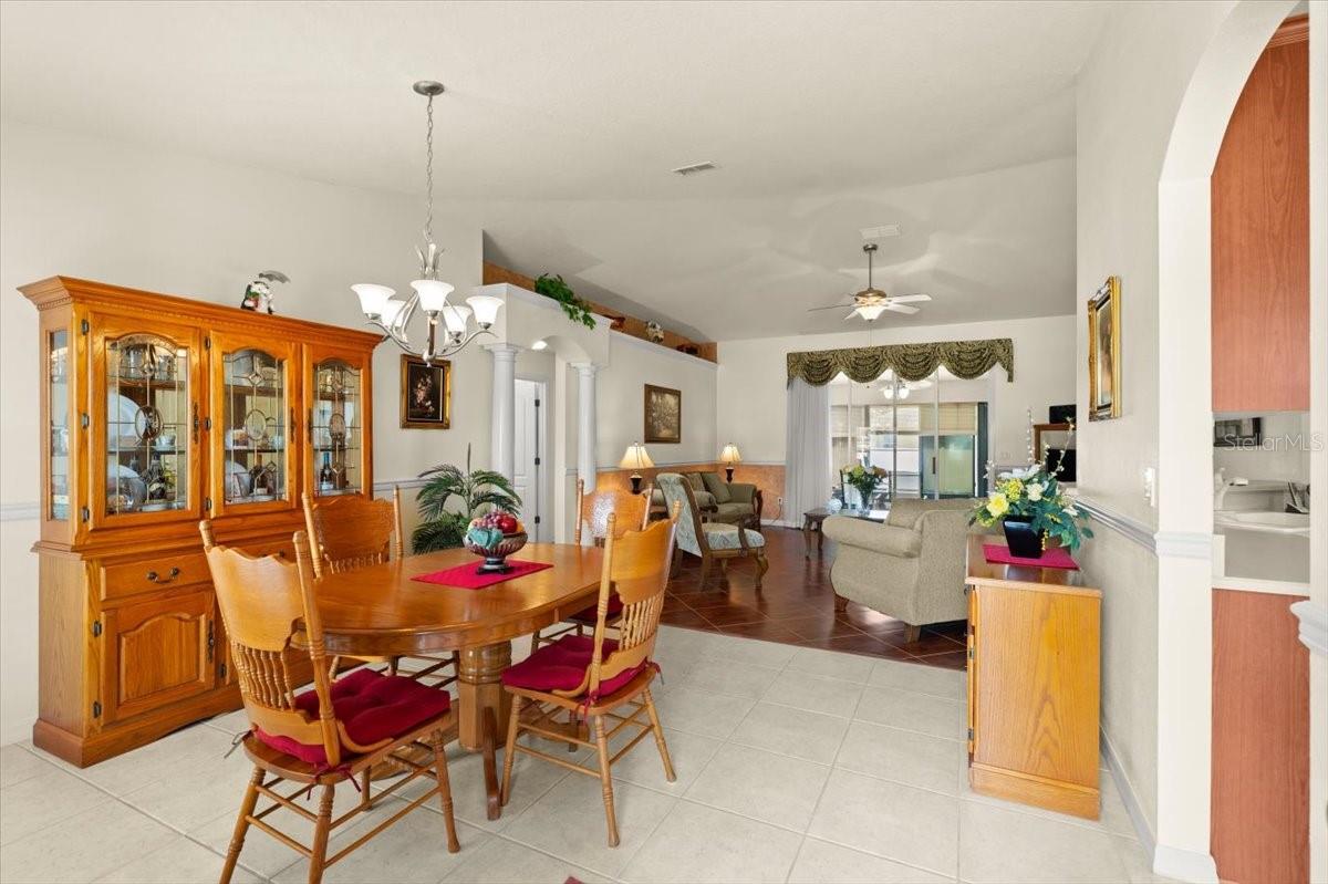 Image 6 of 43 For 979 Leyburn Drive