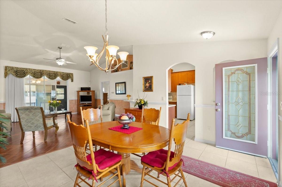 Image 7 of 43 For 979 Leyburn Drive