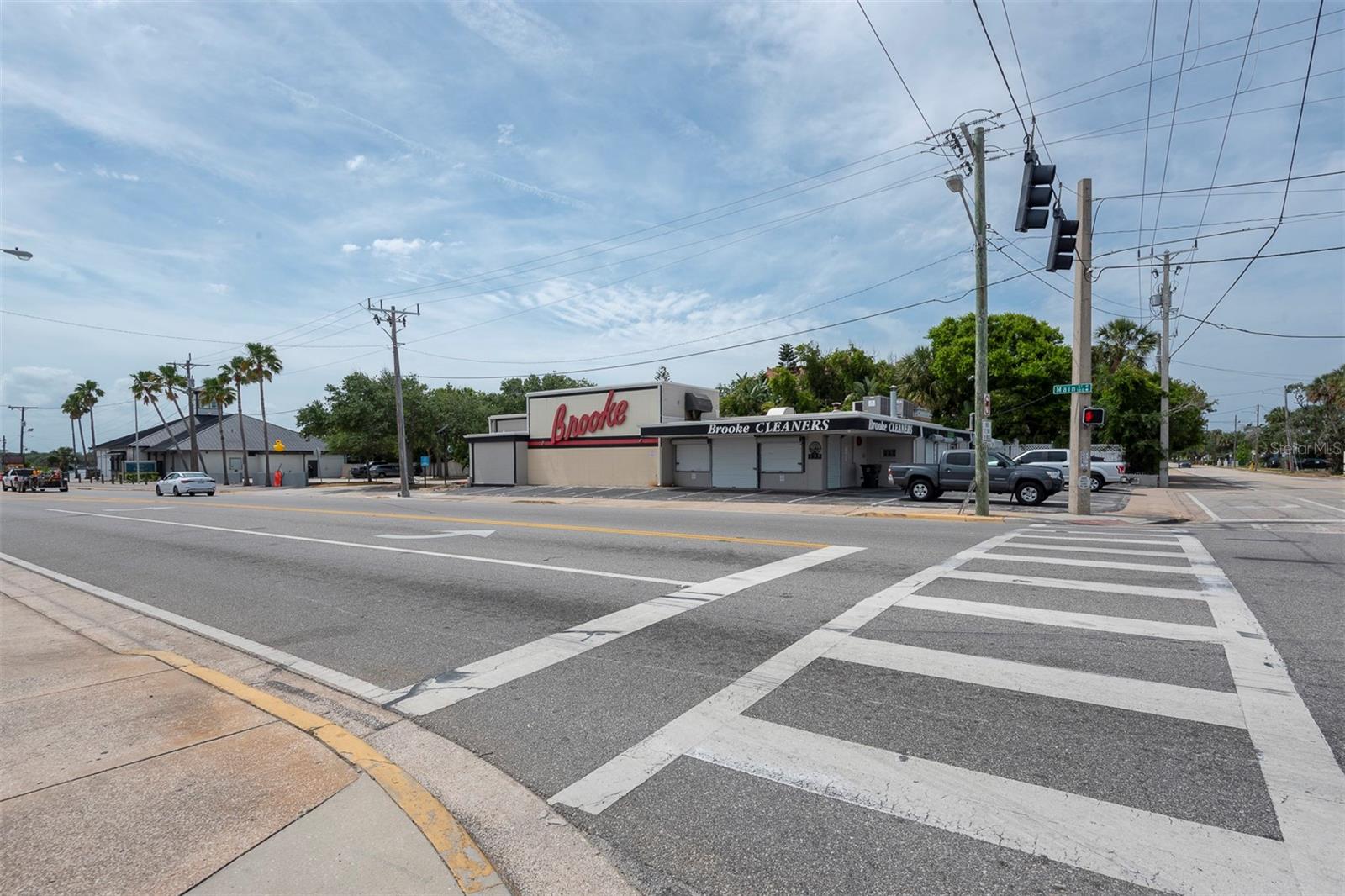 Image 9 of 37 For 133 Main Street E