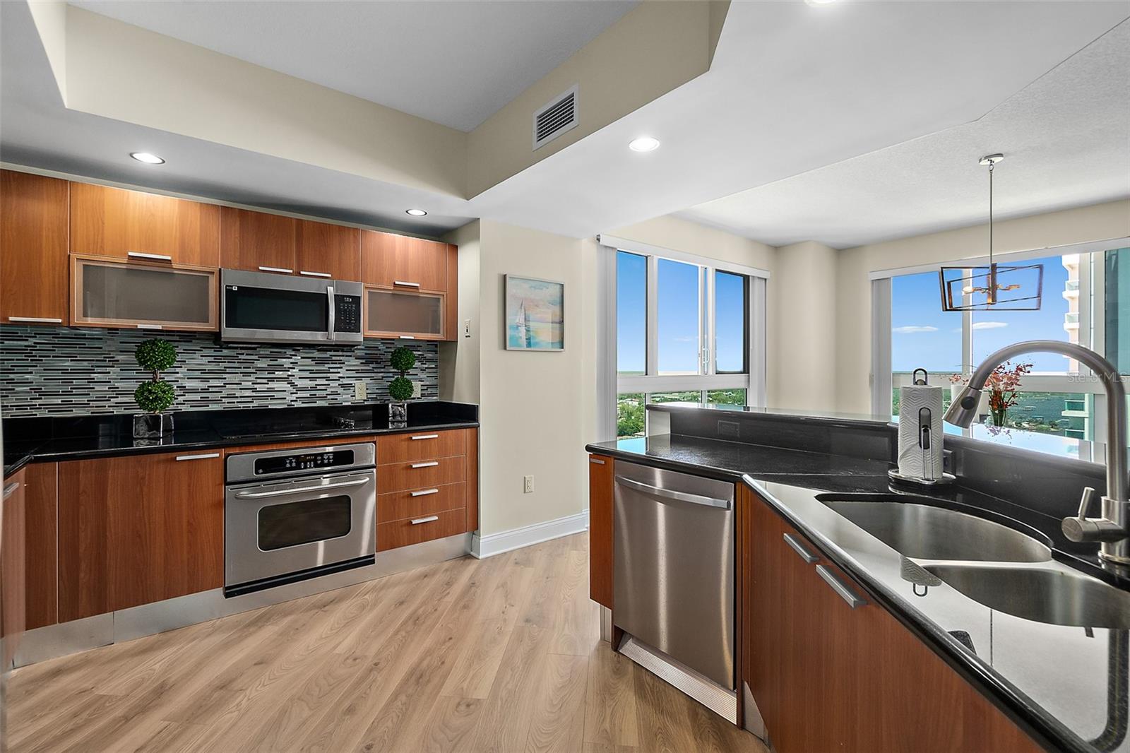 Image 12 of 52 For 231 Riverside Drive 2310
