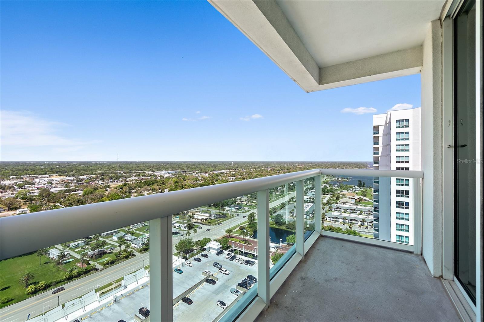 Image 17 of 52 For 231 Riverside Drive 2310