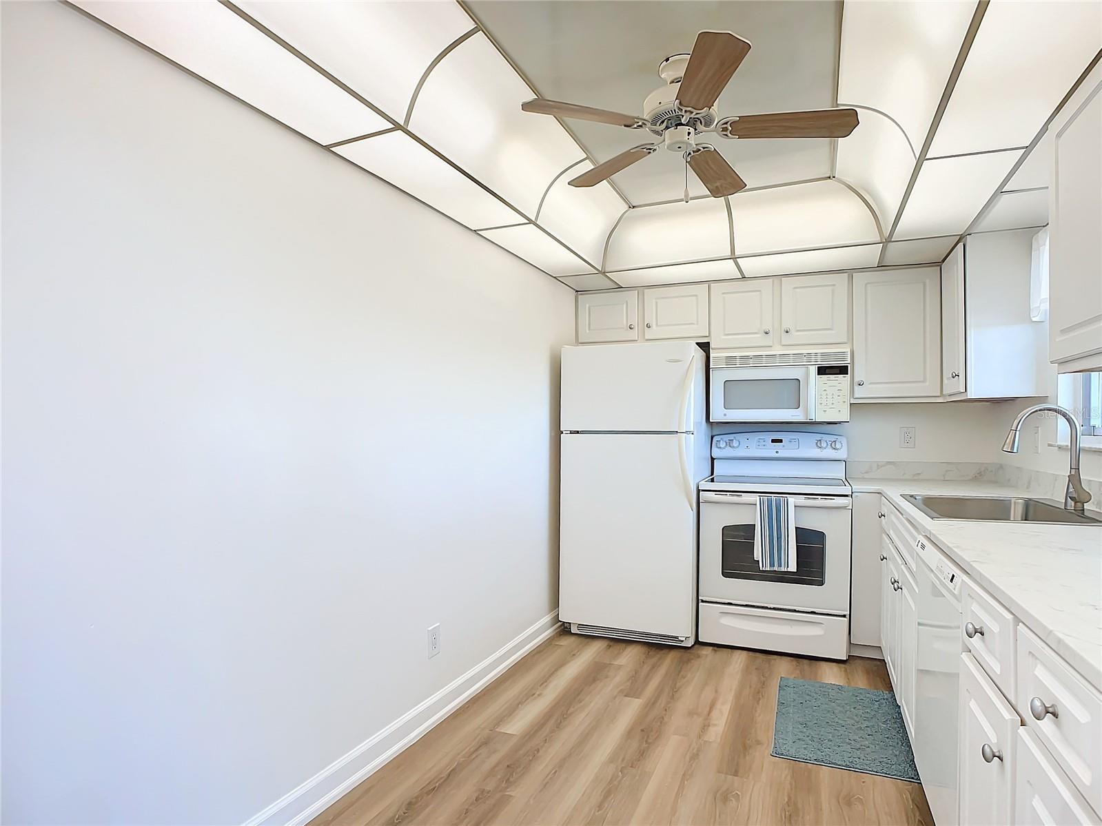 Image 11 of 55 For 100 Silver Beach Avenue 608