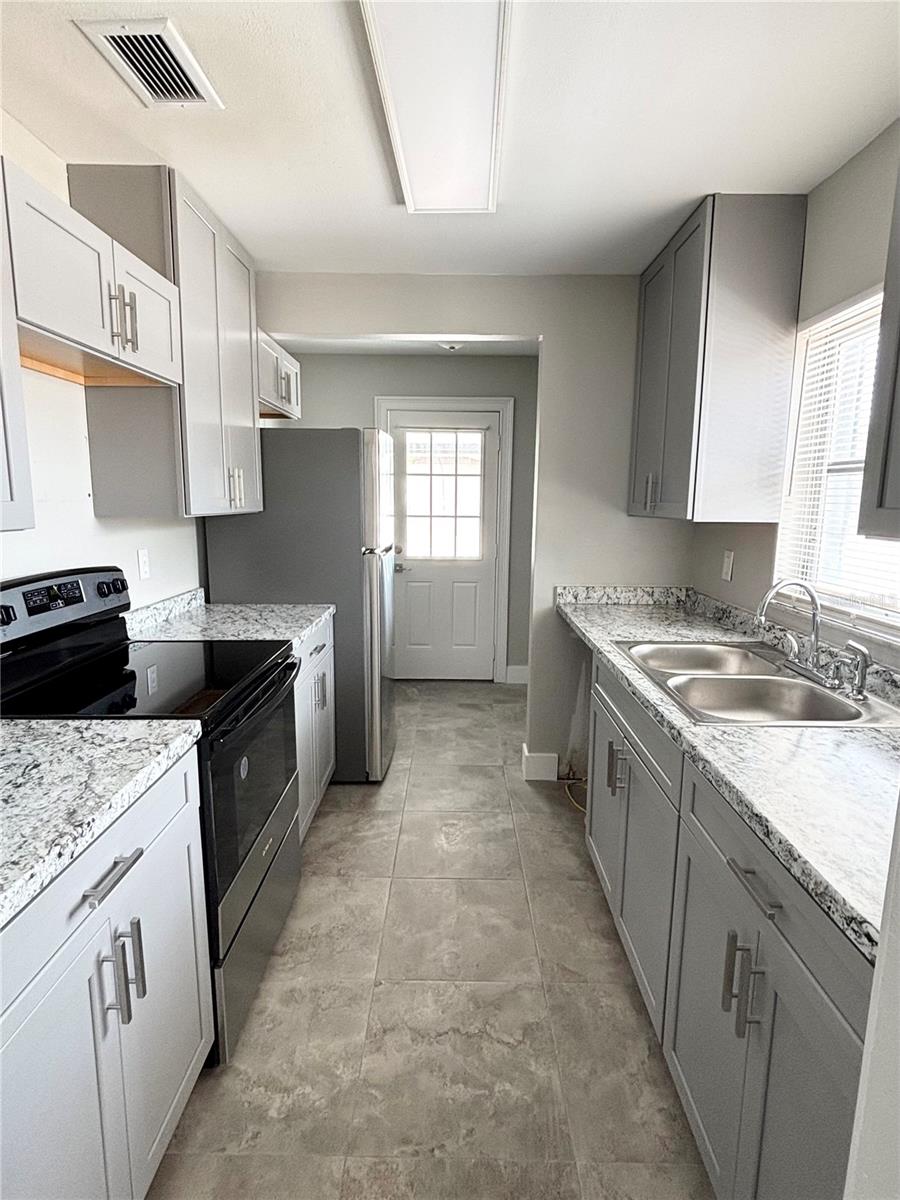 Image 3 of 18 For 2692 Beal Street