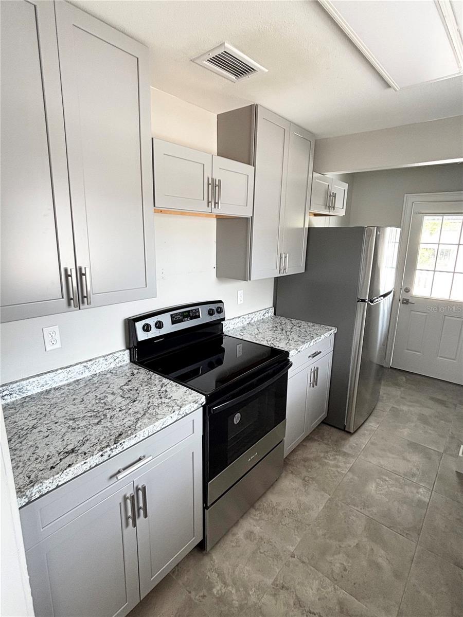 Image 4 of 18 For 2692 Beal Street
