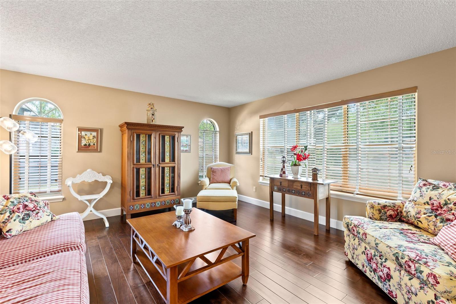 Image 4 of 65 For 6 Leisure Wood Way