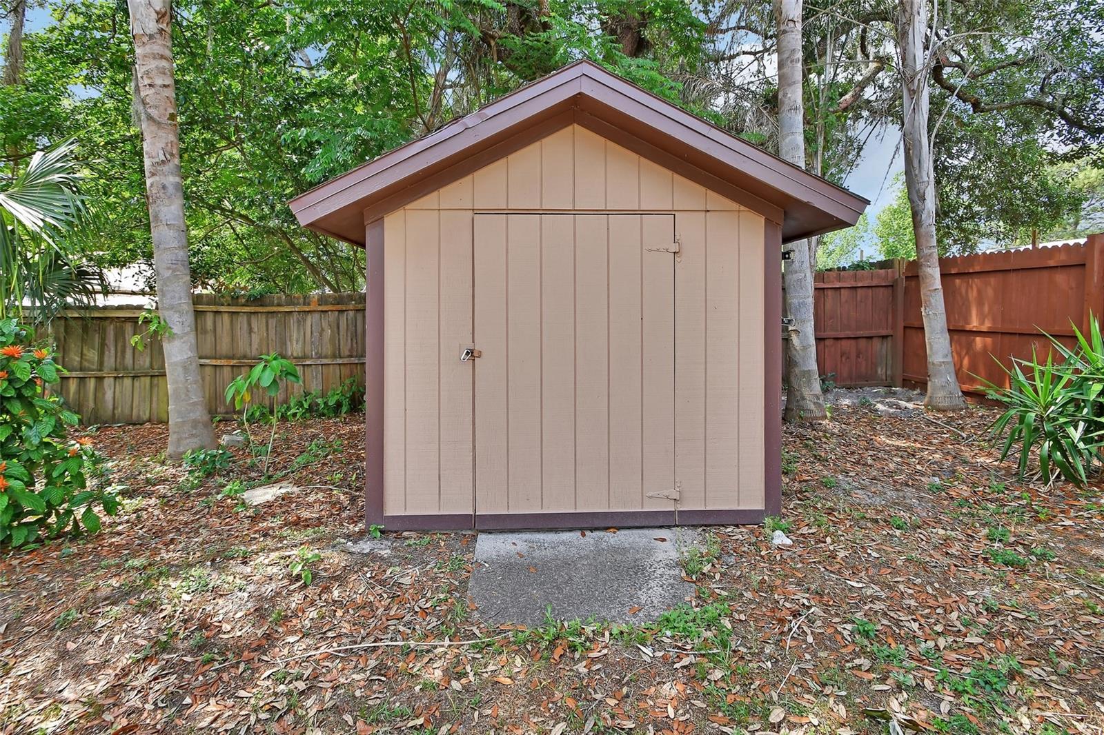 Image 31 of 33 For 416 Blue Lake Terrace
