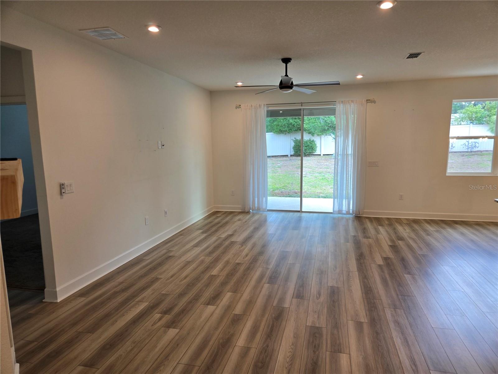Image 4 of 25 For 899 Asterfield Lane