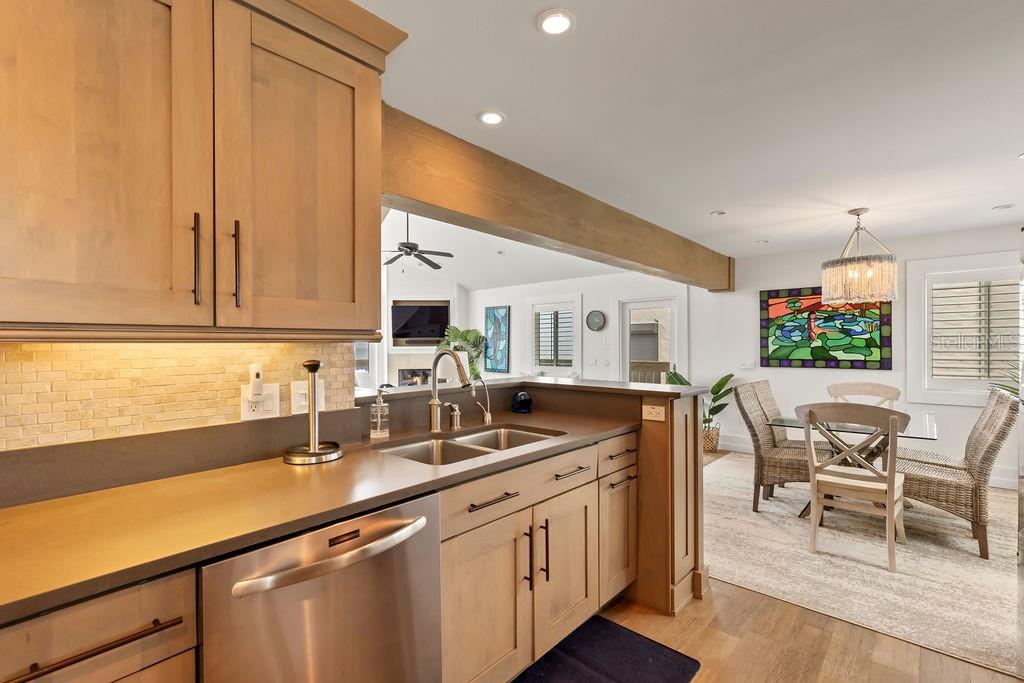 Image 12 of 62 For 6847 Atlantic Avenue