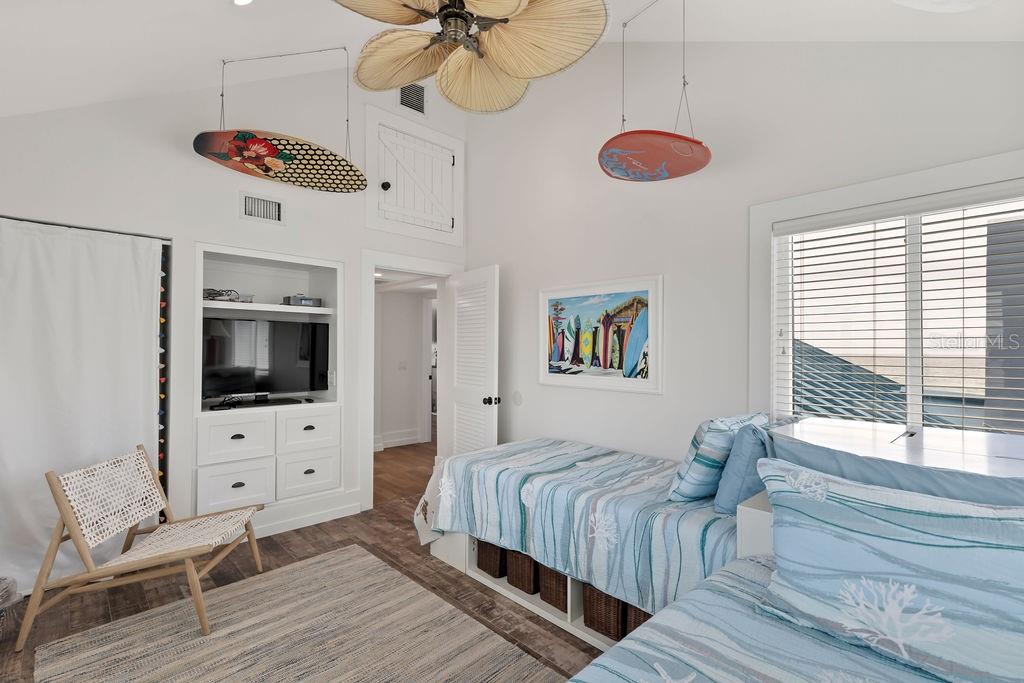Image 34 of 62 For 6847 Atlantic Avenue