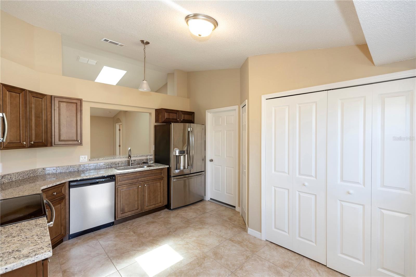 Image 4 of 25 For 801 Coleman Avenue